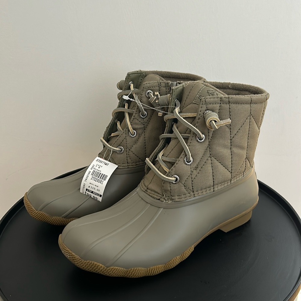 Sperry saltwater quilted boot size women 7